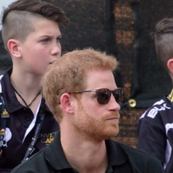 Première apparition officielle du prince Harry et sa compagne Meghan Markle dans les tribunes de la finale de tennis à la troisième édition des Invictus Games à Toronto, Ontario, Canada, le 25 septembre 2017. 