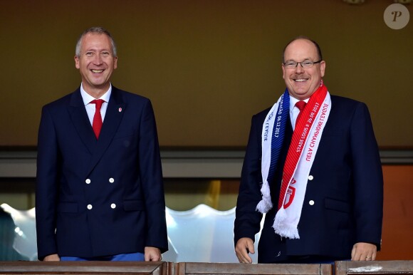 Vadim Vasilyev et le prince Albert II de Monaco lors du match de Ligue des Champions entre l'AS Monaco et FC Porto au Stade Louis II à Monaco, le 26 septembre 2017. © Bruno Bebert/Bestimage