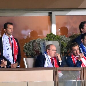 Vadim Vasilyev, le prince Albert II de Monaco et son neveu Pierre Casiraghi lors du match de Ligue des Champions entre l'AS Monaco et FC Porto au Stade Louis II à Monaco, le 26 septembre 2017. © Bruno Bebert/Bestimage