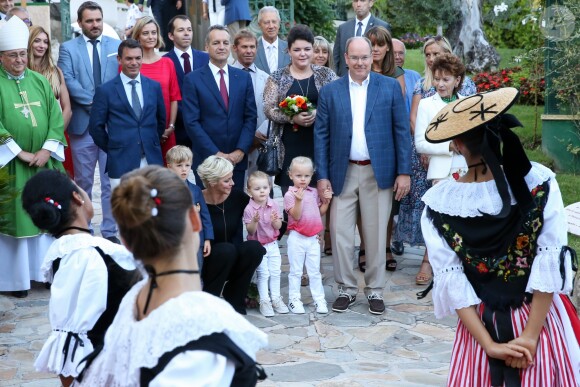 La princesse Charlene, le prince Albert II de Monaco et leurs enfants la princesse Gabriella et le prince Jacques durant le traditionnel pique-nique des Monégasques au parc Princesse Antoinette à Monaco le 1er septembre 2017. © Claudia Albuquerque/Bestimage
