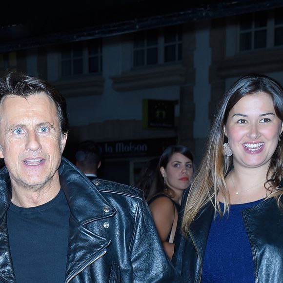 Vincent Perrot et sa compagne Virginie enceinte, arrivent à la générale de la comédie musicale "Grease" au Théâtre Mogador à Paris le 28 septembre 2017. © Coadic Guirec/Bestimage