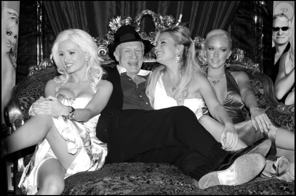 Hugh Hefner et ses playmates à Rome en 2006.