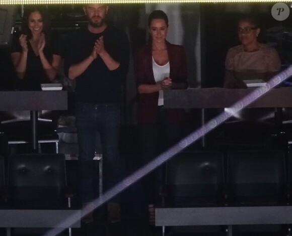 Meghan Markle assiste à la cérémonie de clôture des Invictus Games en compagnie de sa mère Doria Radland et de ses amis Jessica Mulroney et Markus Anderson à Toronto le 30 septembre 2017.