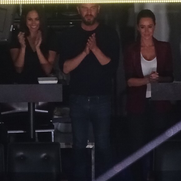 Meghan Markle assiste à la cérémonie de clôture des Invictus Games en compagnie de sa mère Doria Radland et de ses amis Jessica Mulroney et Markus Anderson à Toronto le 30 septembre 2017.