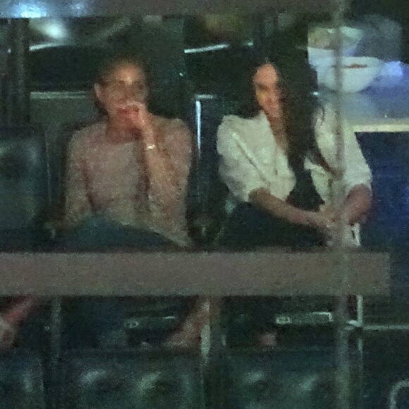 Meghan Markle assiste à la cérémonie de clôture des Invictus Games en compagnie de sa mère Doria Radland et de ses amis Jessica Mulroney et Markus Anderson à Toronto le 30 septembre 2017.