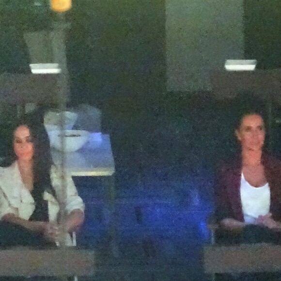Meghan Markle assiste à la cérémonie de clôture des Invictus Games en compagnie de sa mère Doria Radland et de ses amis Jessica Mulroney et Markus Anderson à Toronto le 30 septembre 2017.