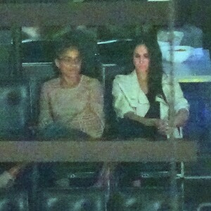 Meghan Markle assiste à la cérémonie de clôture des Invictus Games en compagnie de sa mère Doria Radland et de ses amis Jessica Mulroney et Markus Anderson à Toronto le 30 septembre 2017.