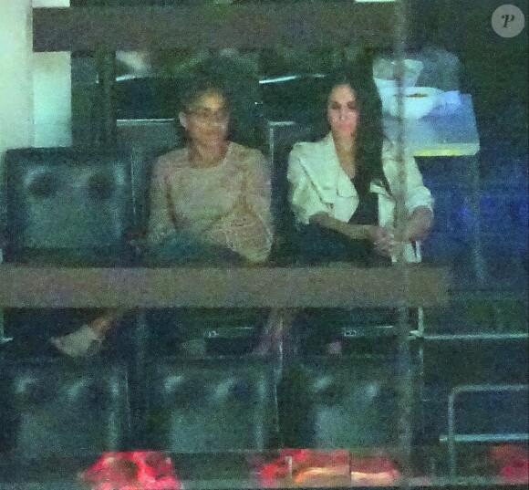 Meghan Markle assiste à la cérémonie de clôture des Invictus Games en compagnie de sa mère Doria Radland et de ses amis Jessica Mulroney et Markus Anderson à Toronto le 30 septembre 2017.