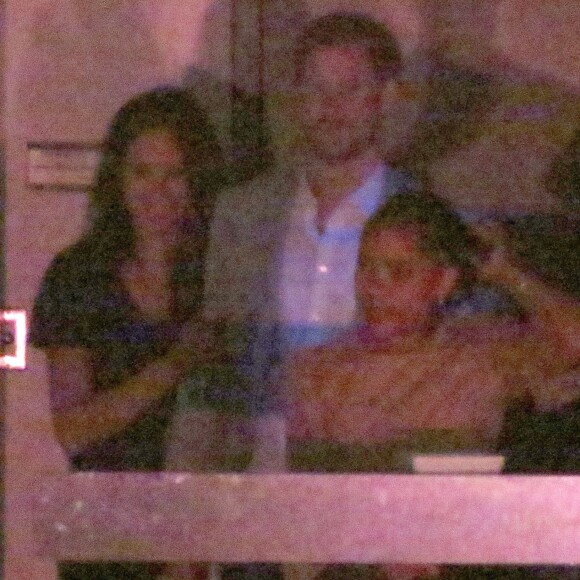 Meghan Markle et le prince Harry à la cérémonie de clôture des Invictus Games à Toronto le 30 septembre 2017. Dans les tribunes, le couple était installé au côté de la mère de l'actrice, Doria Radland, et de leurs amis Markus Anderson et Jessica Mulroney.