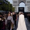 Cheryl Cole - Défilé de mode L'Oréal Paris sur l'avenue des Champs-Elysées lors de la fashion week à Paris, le 1er octobre 2017. © Cyril Moreau / Bestimage