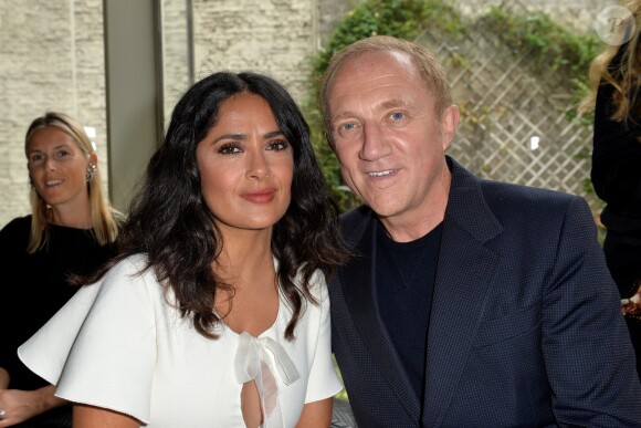 Salma Hayek et son mari François-Henri Pinault - Défilé Giambattista Valli, collection prêt-à-porter printemps-été 2018 à Paris. Le 2 octobre 2017. © CVS-Veeren / Bestimage