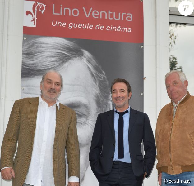 Laurent Ventura, Jean Dujardin (parrain de l'exposition) et Mathias Moncorgé-Gabin lors du vernissage de l"exposition "Lino Ventura, Une Gueule de Cinéma" à Saint-Cloud, le 11 octobre 2017. © Ramsamy Veeren/Bestimage