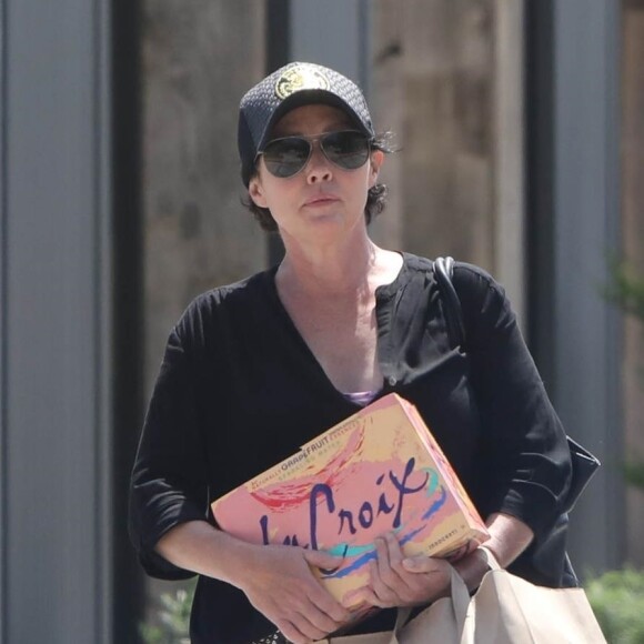 Exclusif - Shannen Doherty et son mari Kurt Iswarienko sont allés faire du shopping au magasin Vintage Grocers à Malibu, le 14 août 2017.