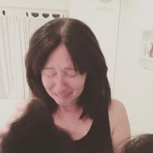 Shannen Doherty perdant ses cheveux lorsqu'elle se battait contre le cancer. Instagram, 12 octobre 2017.