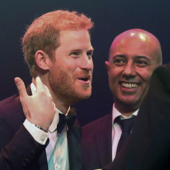 Le prince Harry a reçu le prix "Attitude Legacy Award" à titre posthume pour sa mère, la princesse Diana, à Londres, pour son travail pour la lutte contre le Sida. Le 12 octobre 2017