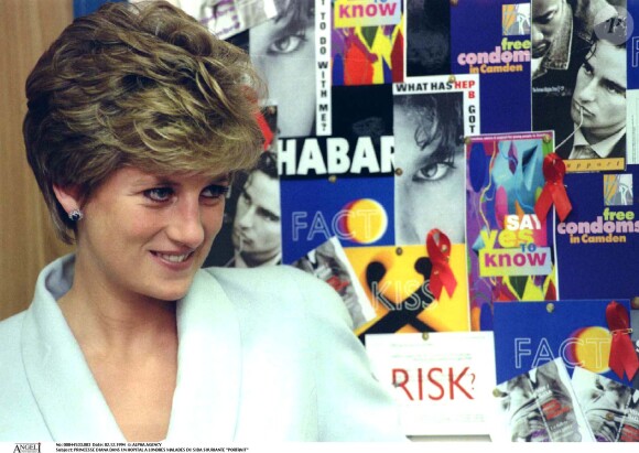 La princesse Diana dans un hôpital à Londres pour visiter des patients atteints de la maladie du sida en 1994