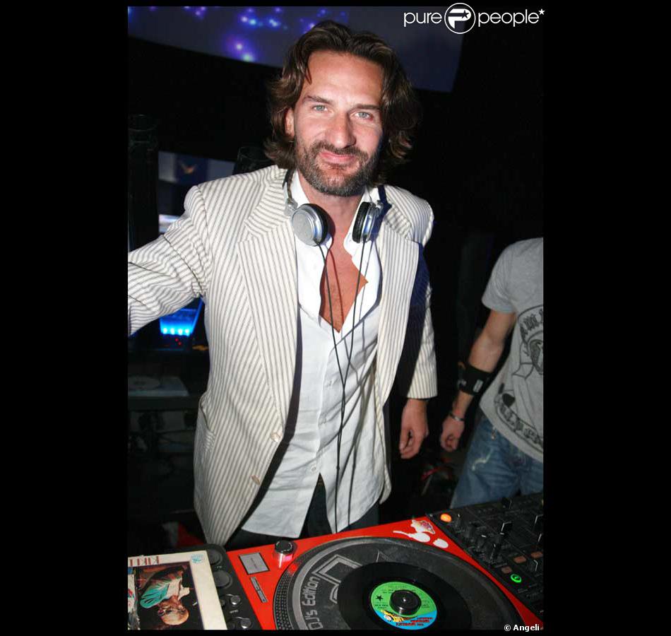Frederic Beigbeder Au V I P Room Pour L Anniversaire De Valery Zeitoun Purepeople