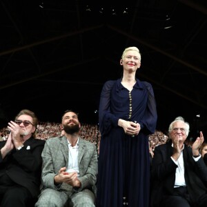 Eddy Mitchell et sa femme Muriel, Sandro Kopp, Tilda Swinton, Bertrand Tavernier, Gérard Collomb, Françoise Nyssen - Cérémonie d'ouverture du Festival Lumière 2017 au cours de laquelle Eddy Mitchell a reçu un hommage à Lyon, le 14 Octobre 2017 © Dominique Jacovides/Bestimage