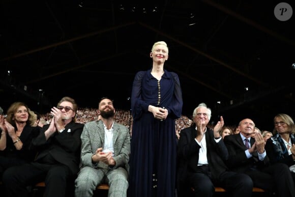 Eddy Mitchell et sa femme Muriel, Sandro Kopp, Tilda Swinton, Bertrand Tavernier, Gérard Collomb, Françoise Nyssen - Cérémonie d'ouverture du Festival Lumière 2017 au cours de laquelle Eddy Mitchell a reçu un hommage à Lyon, le 14 Octobre 2017 © Dominique Jacovides/Bestimage