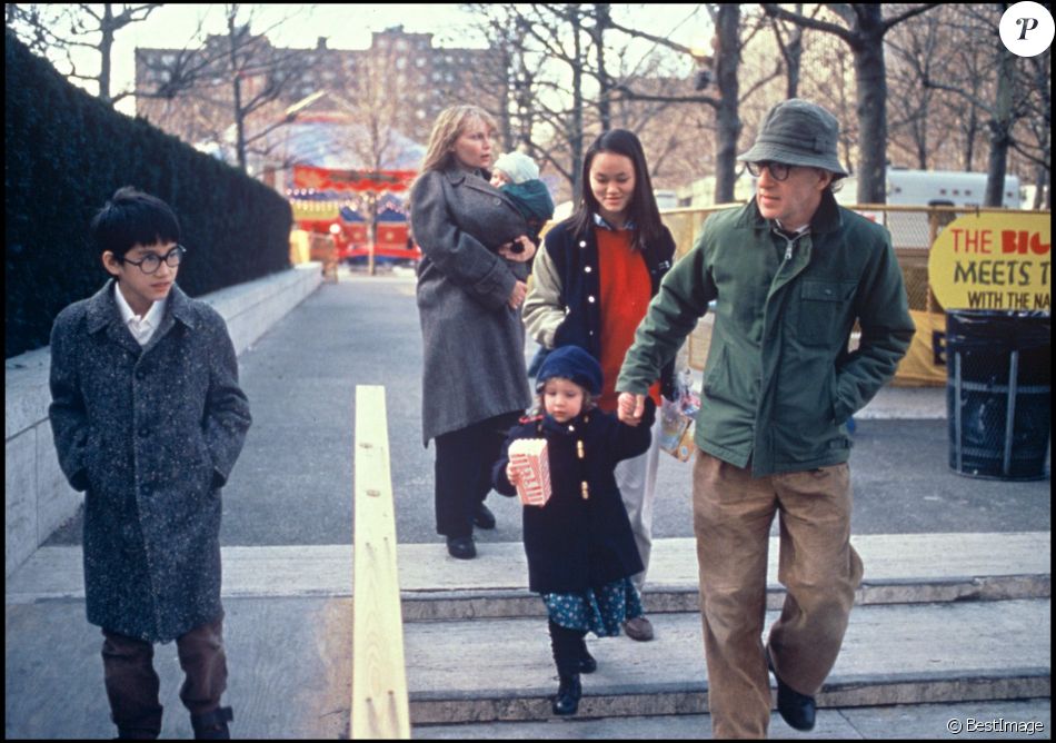 Mia Farrow et Woody Allen, avec leurs enfants Seamus, Dylan, SoonYi et