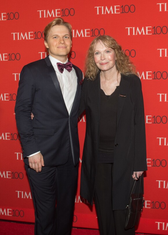 Ronan Farrow et sa mère Mia Farrow à la soirée TIME 100 Gala à New York, le 26 avril 2017.