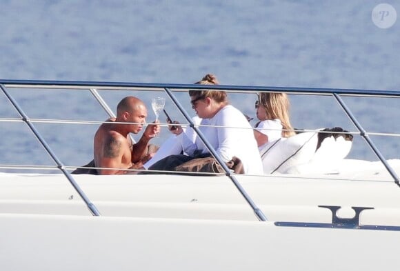 Exclusif - Chloe Green et son compagnon Jeremy Meeks profitent d'une journée ensoleillée sur le "Lionheart" au large de Monaco, le 5 octobre 2017.