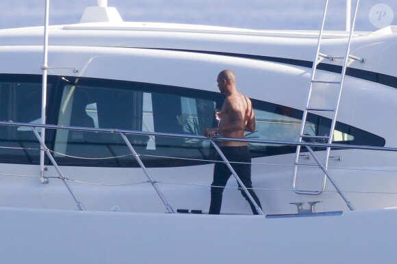 Exclusif - Chloe Green et son compagnon Jeremy Meeks profitent d'une journée ensoleillée sur le "Lionheart" au large de Monaco, le 5 octobre 2017.