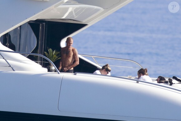 Exclusif - Chloe Green et son compagnon Jeremy Meeks profitent d'une journée ensoleillée sur le "Lionheart" au large de Monaco, le 5 octobre 2017.