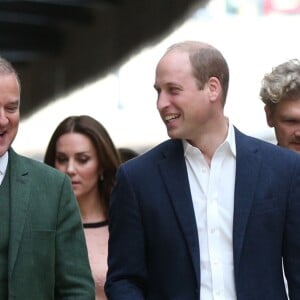 La duchesse Catherine de Cambridge, enceinte, le prince William et le prince Harry participaient le 16 octobre 2017 en gare de Paddington à un événement organisé par le Charities Forum, qui regroupe une trentaine d'associations qu'ils soutiennent, et par le fonds de la BAFTA que préside le duc de Cambridge. En présence de l'équipe du film Paddington 2, une centaine d'enfants choisis ont quitté leur quotidien difficile pour faire un beau voyage à bord d'un train mythique, le Belmond British Pullman.