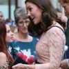 La duchesse Catherine de Cambridge, enceinte, le prince William et le prince Harry prenaient part le 16 octobre 2017 à un événement impliquant leur organisation The Charities Forum en gare de Paddington, à Londres. Le lendemain, le palais de Kensington a révélé le terme de la grossesse de Kate, qui doit accoucher de son troisième enfant en avril 2018.