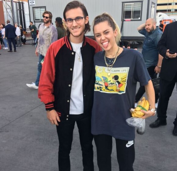 René-Charles, le fils de Céline Dion, pose avec Miley Cyrus à Las Vegas. Mai 2017