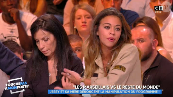 Jessy revient sur son aventure dans "Les Marseillais VS Le reste du monde" (W9) avec sa maman Elisabeth sur le plateau de "Touche pas à mon poste" (C8), mardi 17 octobre 2017.
