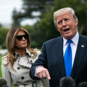 Le président Donald Trump et sa femme Melania arrivent à la Maison Blanche après leur voyage à Beltsville le 13 octobre 2017.