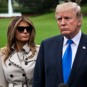 Le président Donald Trump et sa femme Melania arrivent à la Maison Blanche après leur voyage à Beltsville le 13 octobre 2017.