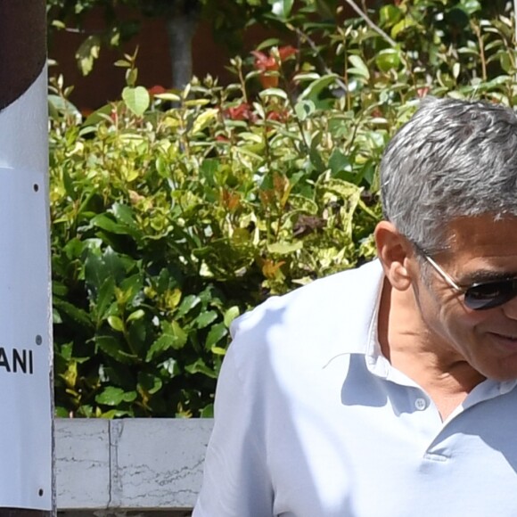 George Clooney et sa femme Amal Clooney quittent leur hôtel à Venise avec leurs enfants Le 03 septembre 2017