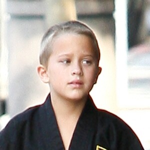 Deacon Phillippe, fils de Reese Witherspoon, se rendant à son cours de karaté en 2011