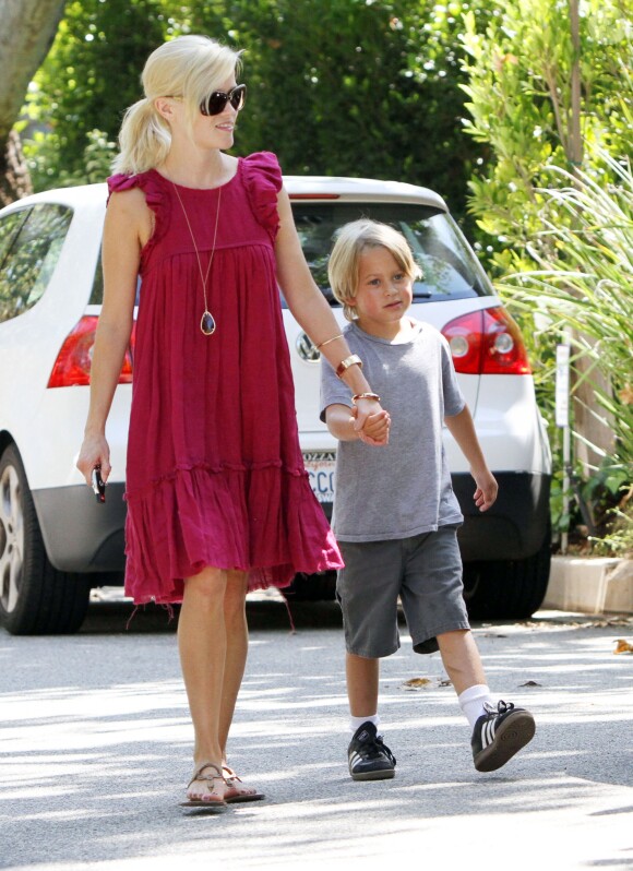 Reese Witherspoon et son fils Deacon à Pacific Palisades en 2010