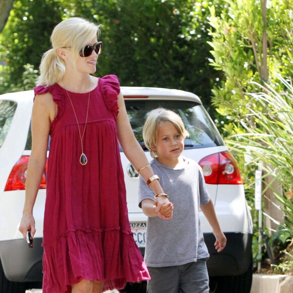 Reese Witherspoon et son fils Deacon à Pacific Palisades en 2010