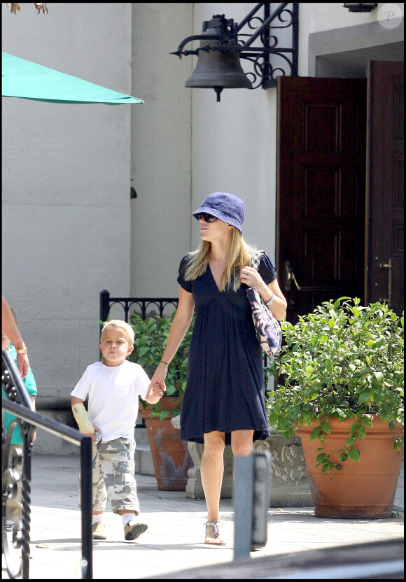 Reese Witherspoon et son fils Deacon à Los Angeles en 2007