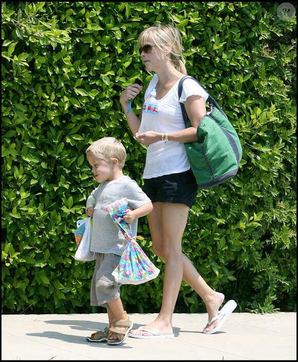 Reese Witherspoon et son fils Deacon à Santa Monica en 2007