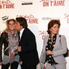 Bernard Tapie avec sa femme Dominique et sa fille Sophie lors de l'avant-première de 'Salaud on t'aime' à l'UGC Normandie sur les Champs-Elysées à Paris le 31 mars 2014.
