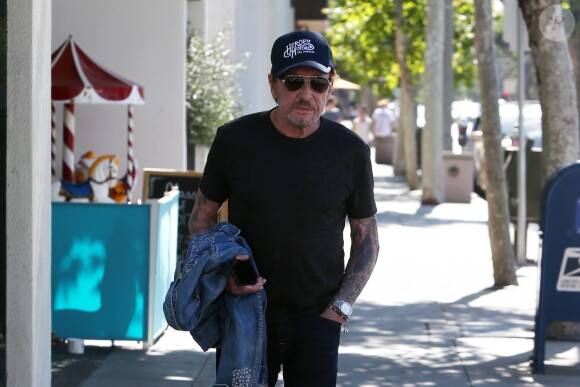 Johnny Hallyday quitte une pizzeria au volant de sa nouvelle Lamborghini Aventador à Brentwood pendant que sa femme Laeticia fait du shopping avec sa fille Jade dans Santa Monica le 20 mai 2017.