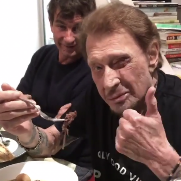 La famille Hallyday a reçu la visite de Jean Imbert dans leur maison de Marnes-La-Coquette le 25 octobre 2017. Le chef leur a concocté un pot-au-feu.