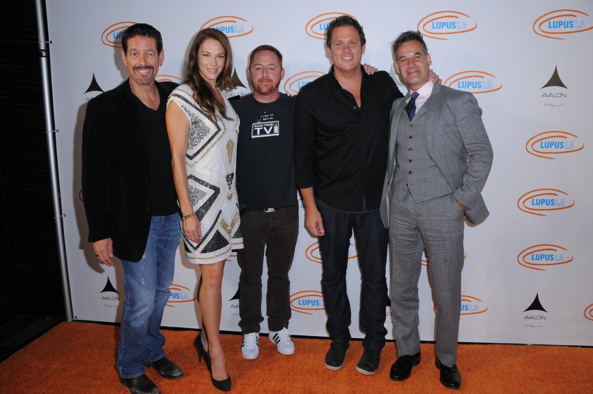 Photo : Amanda Righetti , Scott Grimes, Bob Guiney, Adrian Pasdar au ...