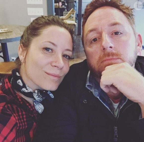 Scott Grimes pose avec sa femme Megan le 14 février 2017 sur Instagram.