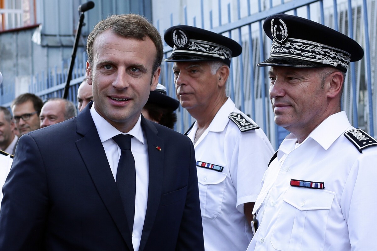 Photo : Le Président de la République, Emmanuel Macron visite le ...