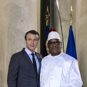 Le Président de la République, Emmanuel Macron reçoit le président du Mali, Ibrahim Boubacar Keita, pour un entretien au palais de l'Elysée, Paris, France, le 31 octobre 2017. © Stephane Lemouton/BestImage