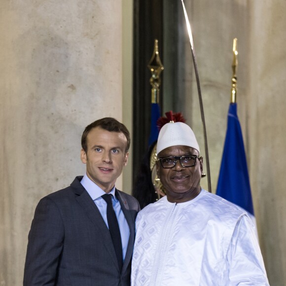 Le Président de la République, Emmanuel Macron reçoit le président du Mali, Ibrahim Boubacar Keita, pour un entretien au palais de l'Elysée, Paris, France, le 31 octobre 2017. © Stephane Lemouton/BestImage