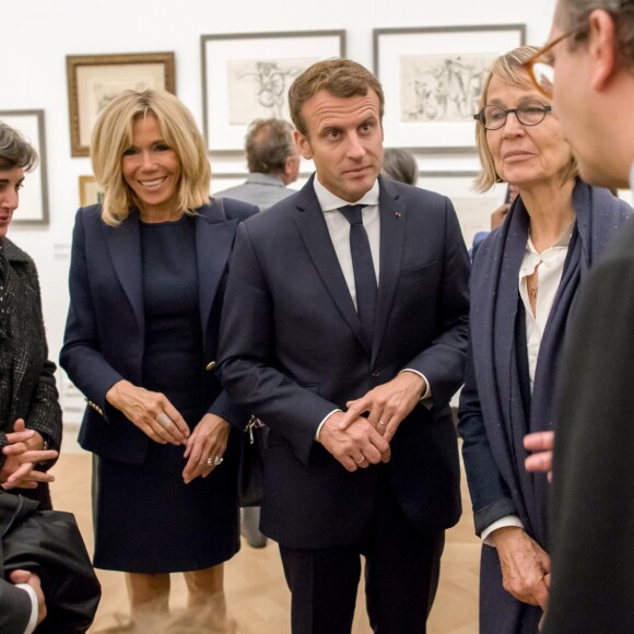 Le président du musée national Picasso-Paris Laurent Le Bon, le président de la République française Emmanuel Macron, sa femme Brigitte Macron et la ministre de la Culture Françoise Nyssen - Le couple présidentiel à l'inauguration de l'exposition "Picasso 1932, année érotique" en présence d'une des filles du peintre au musée Picasso-Paris, le 8 octobre 2017. © Ian Langsdon/Pool/Bestimage