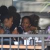Exclusif - L'ex fermme de Tyrese Gibson Norma et sa fille Shayna déjeunent au restaurant à Studio City le 14 septembre 2017.